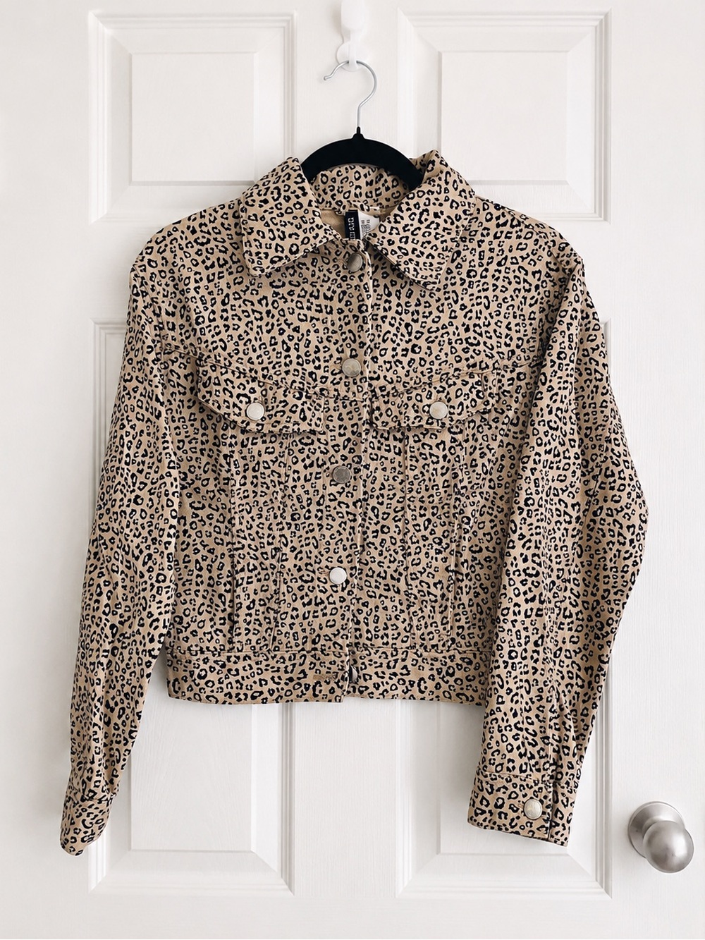 H&M Divided Leopard Print Cropped Denim Jacket Women's XS 100% Cotton Snap Front